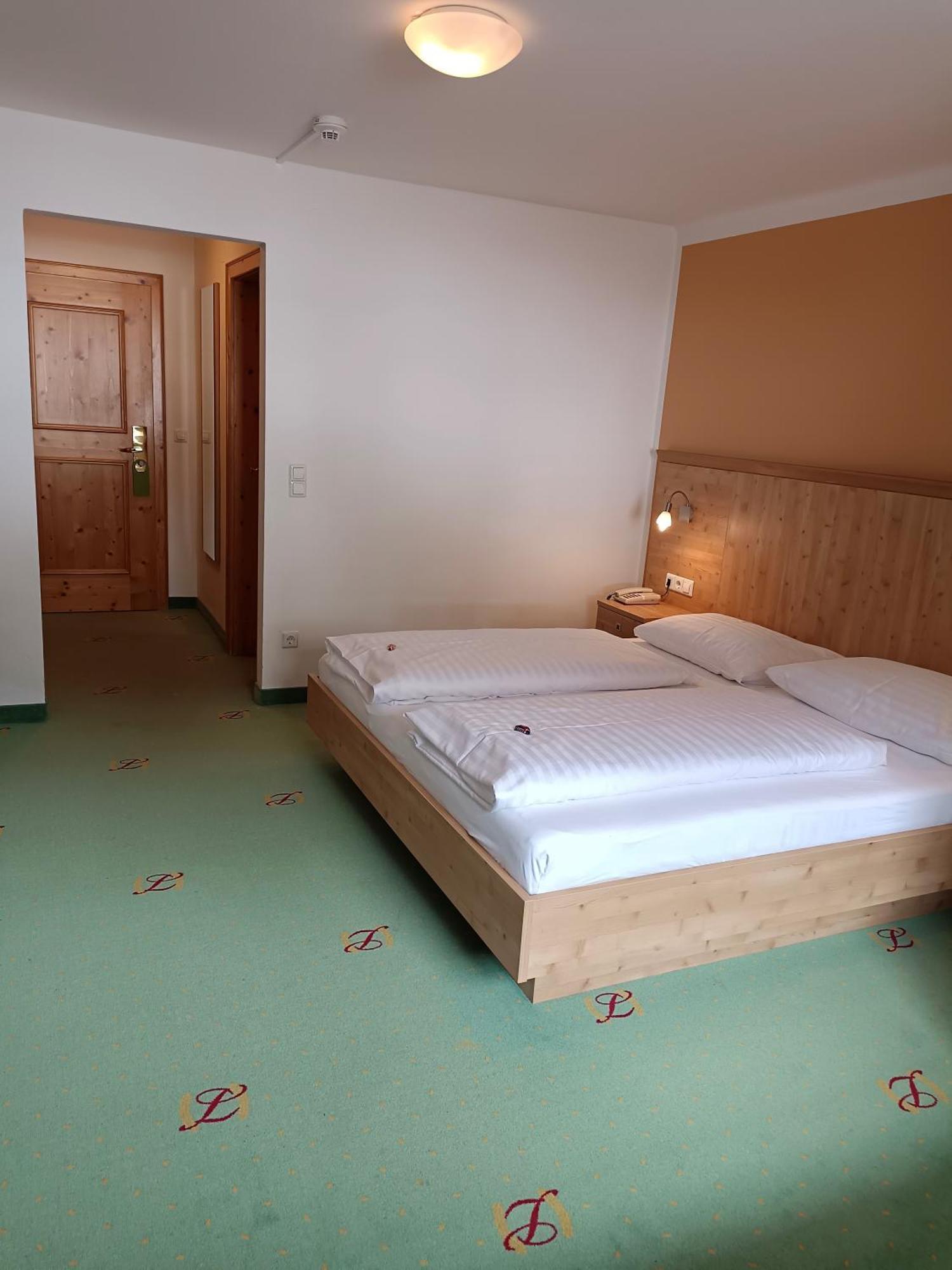 Hotel Gruenwaldkopf Обертауерн Екстер'єр фото