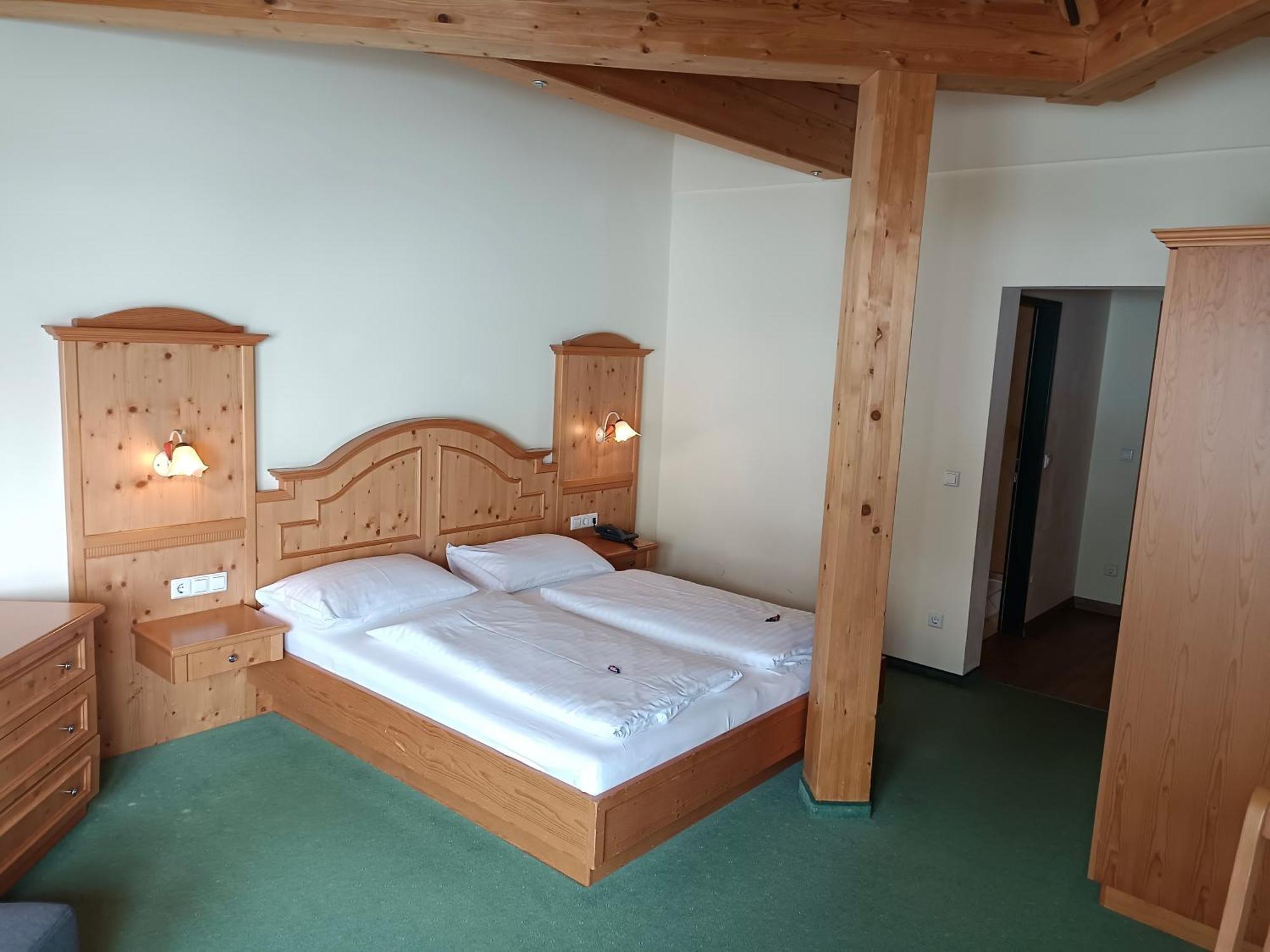 Hotel Gruenwaldkopf Обертауерн Екстер'єр фото